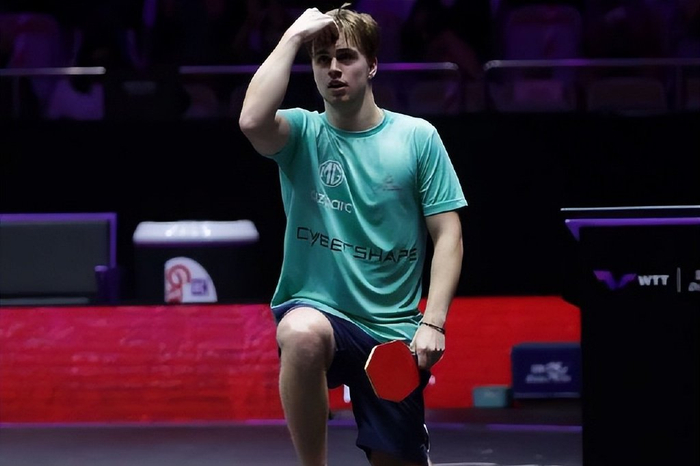 场上气氛也 场上气氛也